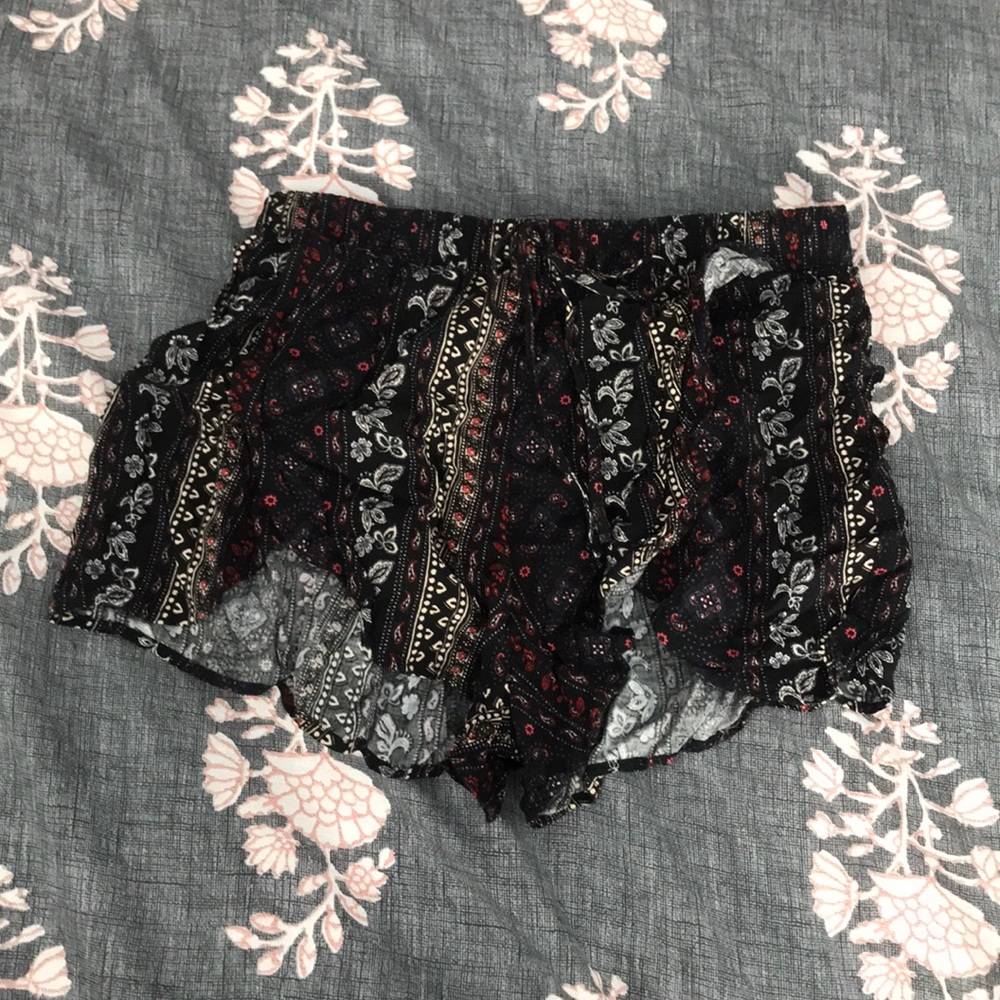 Hollister flowy shorts